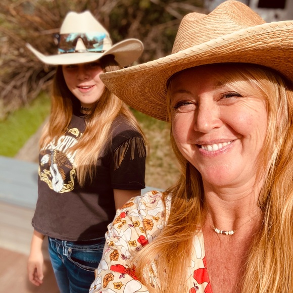 Meet your Posher, Angi - Picture 3 of 3